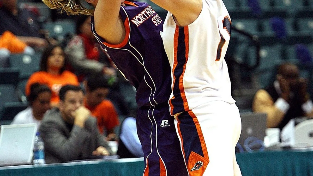 WNBA奖项追踪:阿贾·威尔逊核心位置竞争格局解析