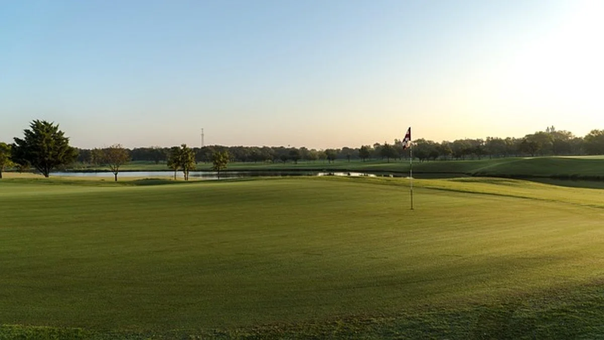 赫尔美国公开赛近失冠后教练选择与风险控制解析